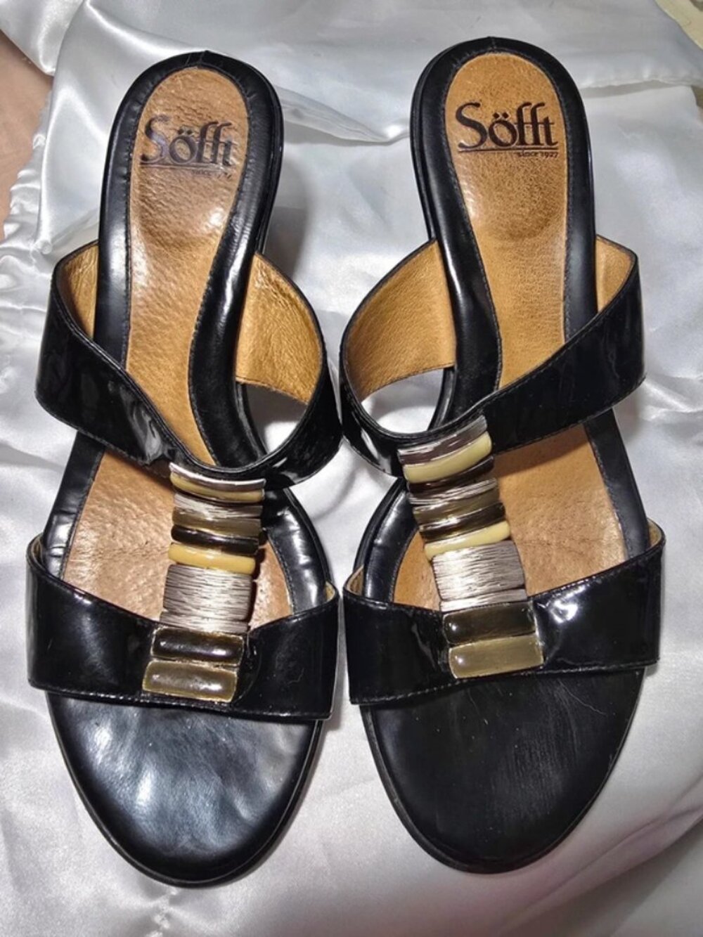 Leather and metallic wedge sandals, Sofft!